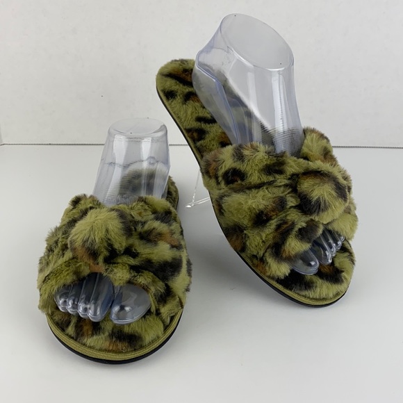 Size 10 Olive Green Faux Fur MUK LUKS Open Toe Scuff Slippers - Picture 1 of 9